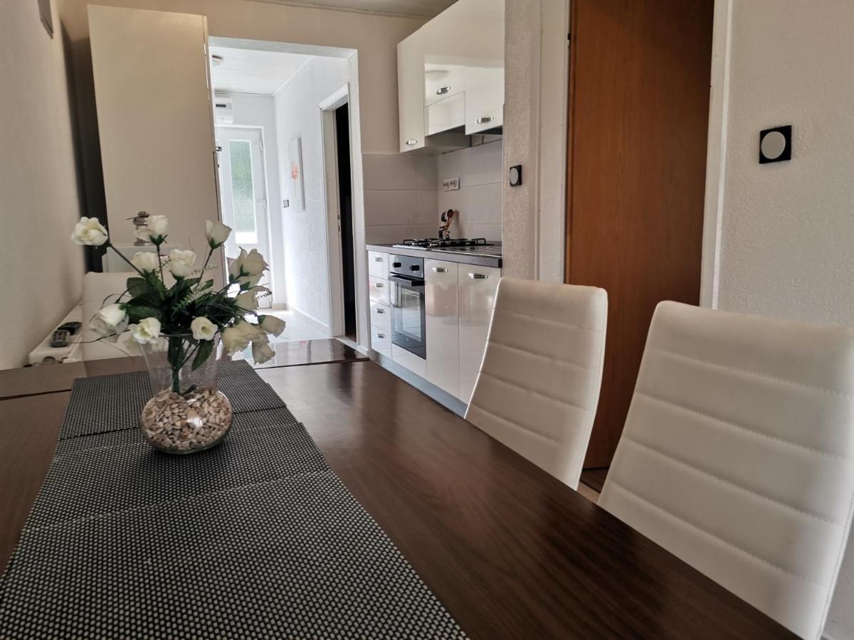 Apartments Dumencic Rab Mundanije ภายนอก รูปภาพ