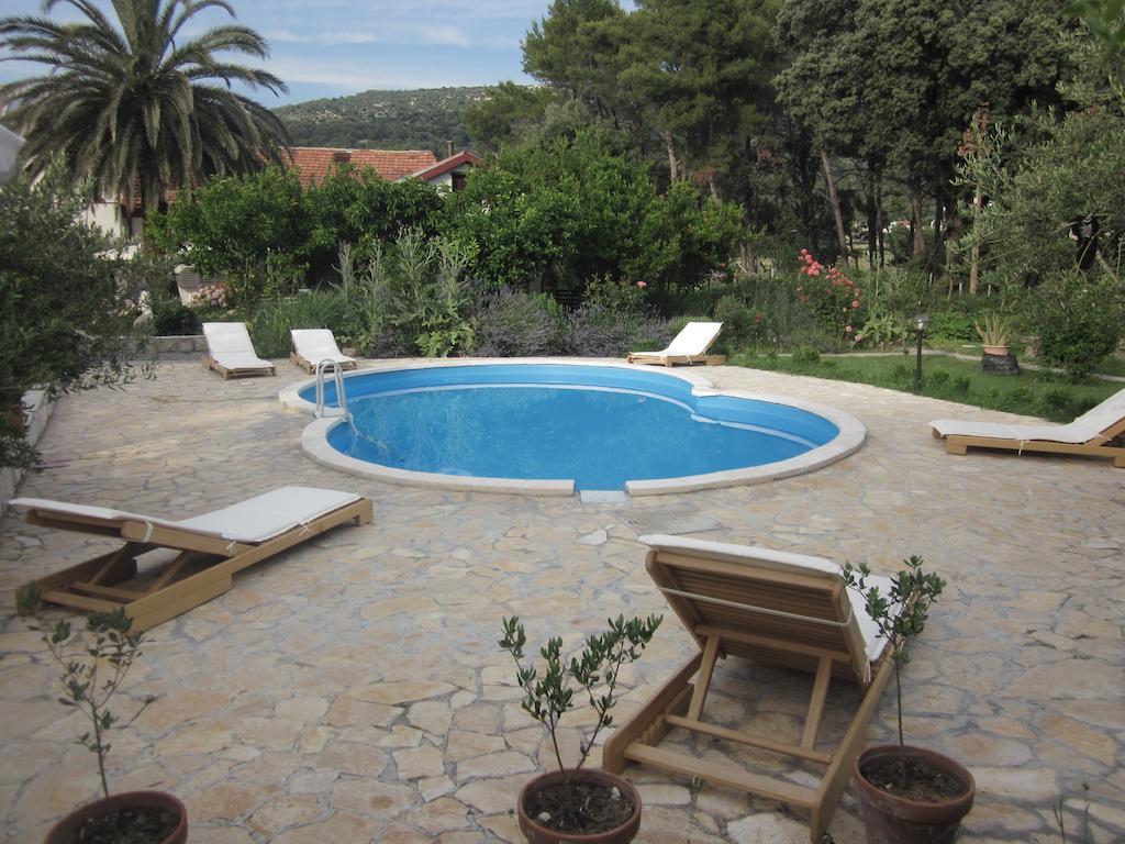 Apartments Dumencic Rab Mundanije ภายนอก รูปภาพ
